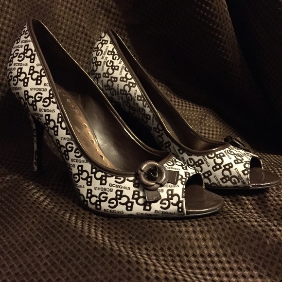 BCBG open toe brown and white heels