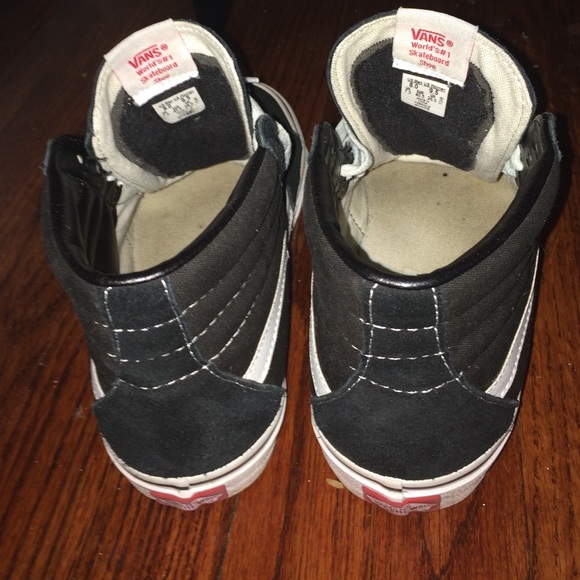 Vans - Picture 3 of 3