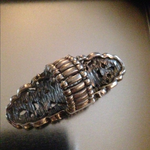 Ring - Picture 3 of 4