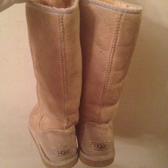 USED UGGS