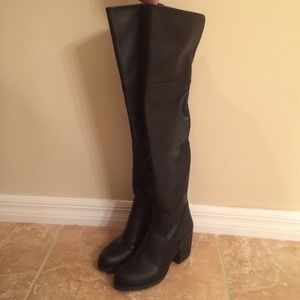 Steve Madden Odyssey OTK boots (black/ 6.5)