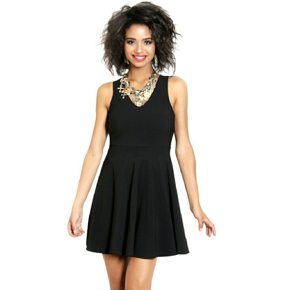 Dresses & Skirts - NWT Fit And Flare Little Black Dress SMALL