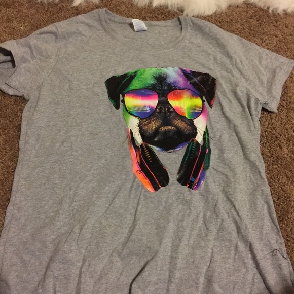 Pug with head phones tee XL