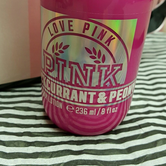 BNWT VS Pink Blackcurrant & Peony Lotion - Picture 3 of 4