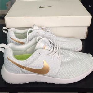 Nike Roshe White/Gold