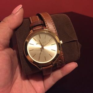 GOLD FACE MICHEAL KORS WATCH