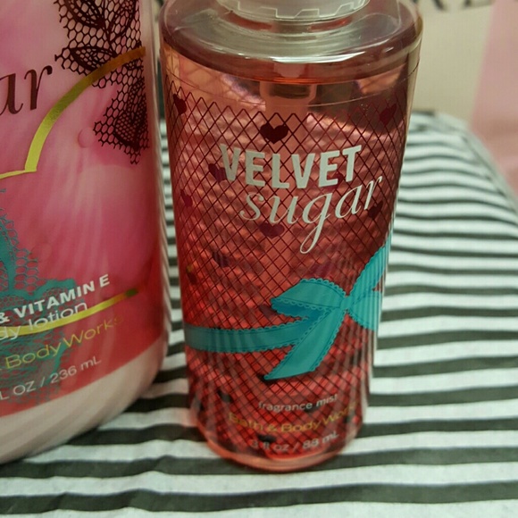 **SOLD**BNWT Bath & Body Works Velvet Sugar Bundle - Picture 3 of 4
