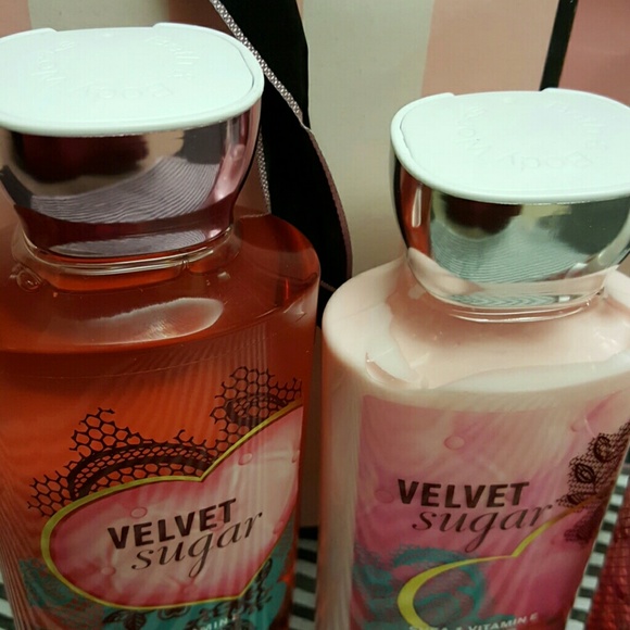 **SOLD**BNWT Bath & Body Works Velvet Sugar Bundle - Picture 4 of 4