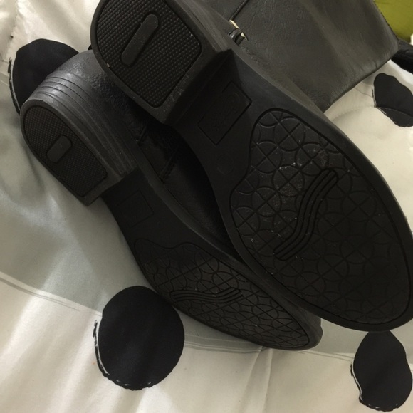 Studded boots - Picture 3 of 4