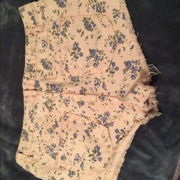 ๐บ๐บ๐บ Forever 21 Floral Shorts ๐บ๐บ๐บ - Picture 2 of 2