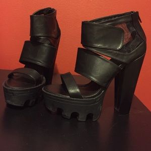 BLACK PLATFORM HEELS
