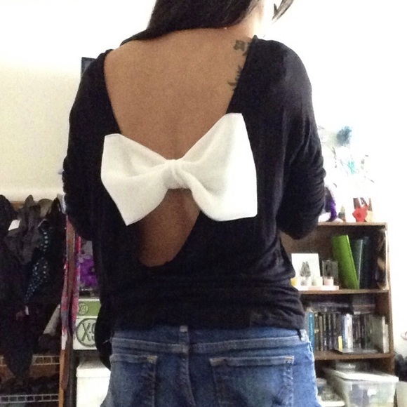 Tops - Cute bow top