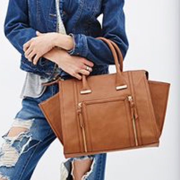 Forever 21 Handbags - Zippered faux leather tote