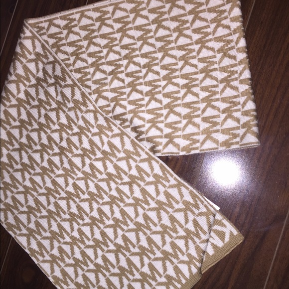 Michael Kors Scarf and Hat Set - Picture 3 of 3