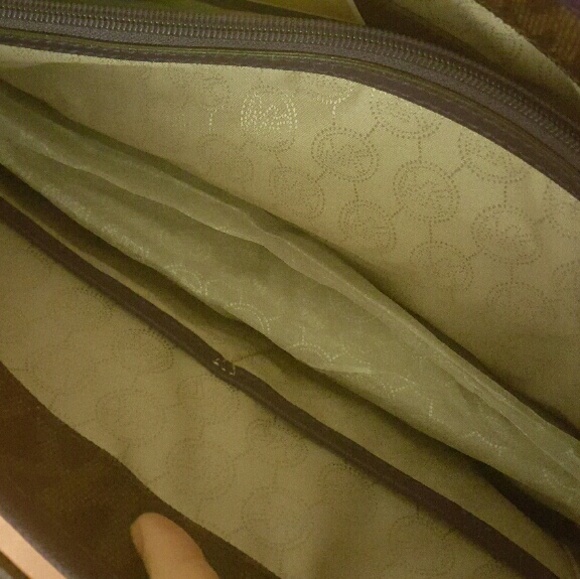 Authentic BNWT MK large tote - Picture 2 of 3