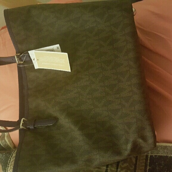 Authentic BNWT MK large tote - Picture 3 of 3