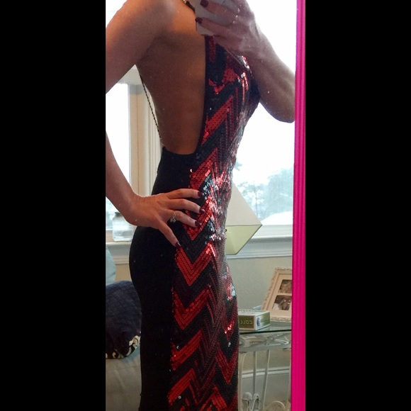 HOT BACKLESS DRESS🔥 NWT - Picture 4 of 4