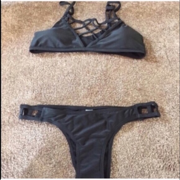 Sexy Black Bikini - Picture 2 of 3