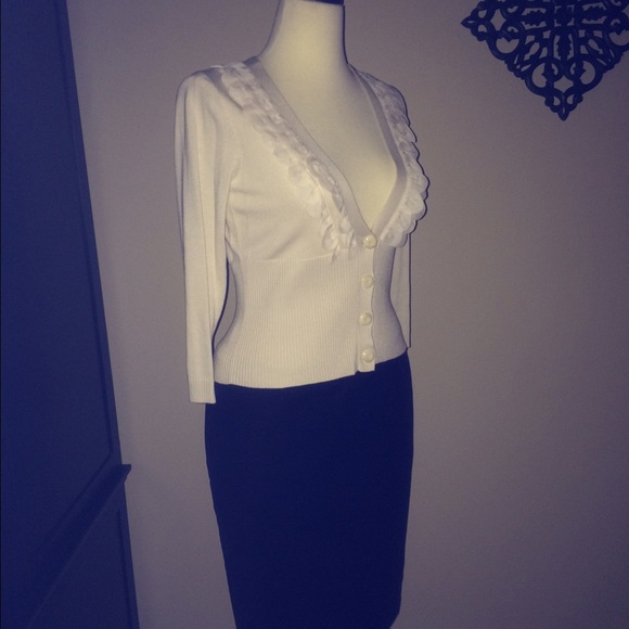 SOLD****Vintage, Nude/Cream sweater, Never Worn. - Picture 3 of 4