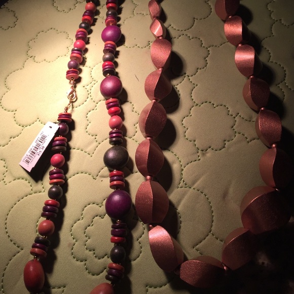 2 Wooden Necklace Set - Picture 4 of 4