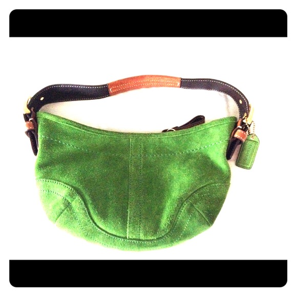 Small leather coach purse.