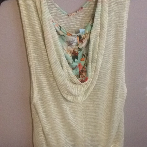 sleeveless floral hoodie shirt - Picture 3 of 4