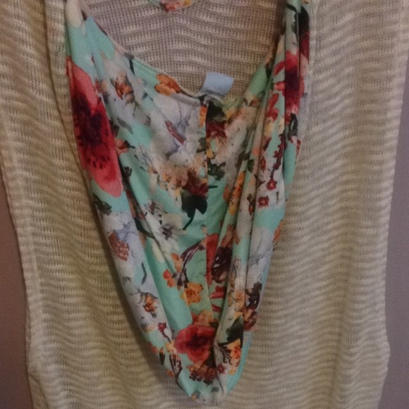 sleeveless floral hoodie shirt - Picture 4 of 4
