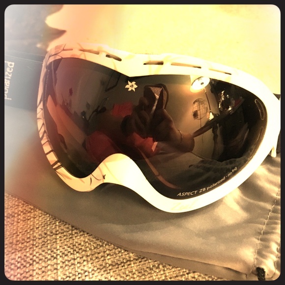 Used zeal aspect ski/snowboard goggles polarized