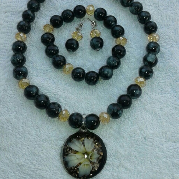 Black and tan handmade necklace set