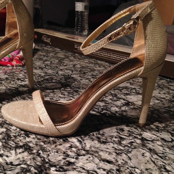 New with tags Jennifer Lopez Heals size 8
