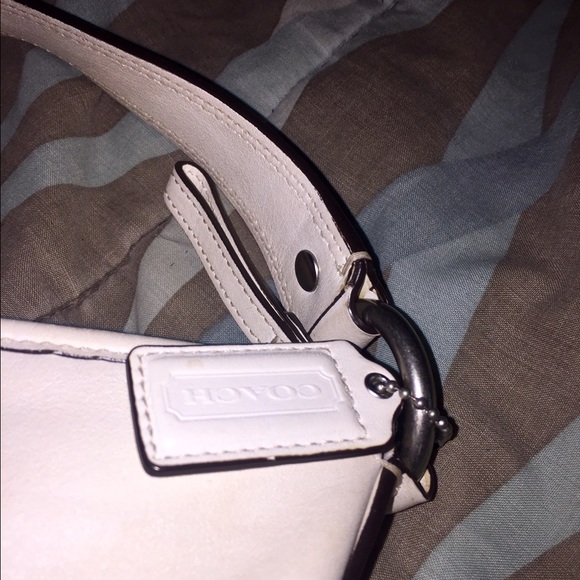 π Authentic Coach Shoulder Bag π - Picture 2 of 5