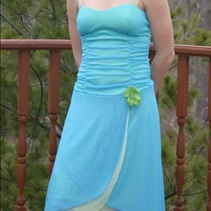 Flowing dress with tiered hem