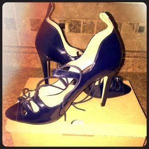 👠Pre-Spring SALE...size 9 Zara's Navy Blue Shoe👠