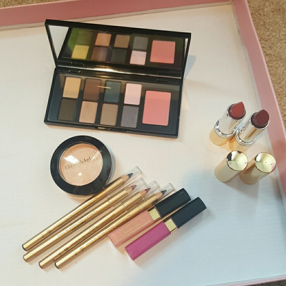 Brand new Elizabeth Arden makeup set