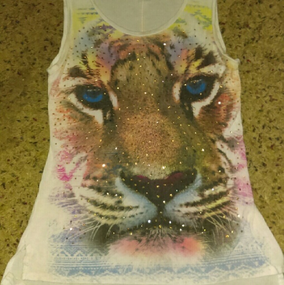 My two awsome tiger shirts fit the same. - Picture 1 of 2