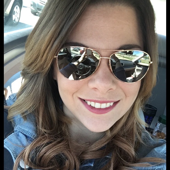 Meet your Posher, Cassie - Picture 4 of 4