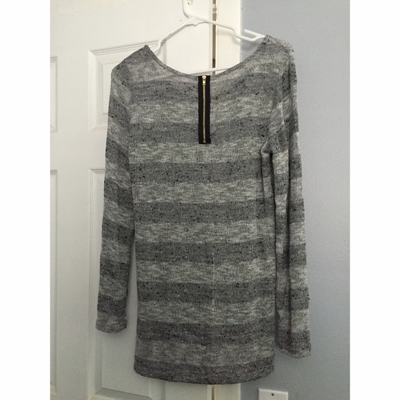 Gray striped tunic - Worn once - Picture 2 of 2