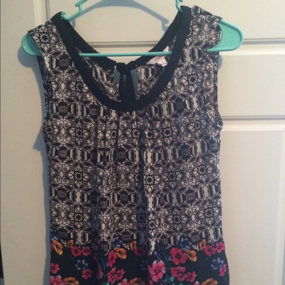 Sleeveless dress shirt