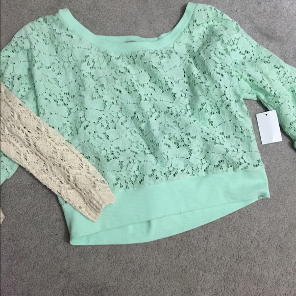 Bundle of 2 spring sweaters never worn - Picture 3 of 3