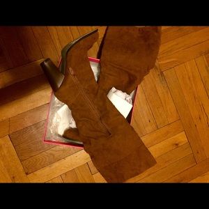 👢Sexy up to the knee Carmel faux suede boots 👢