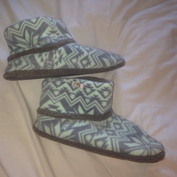 HOLD for Carmen 💗PINK Aztec booties