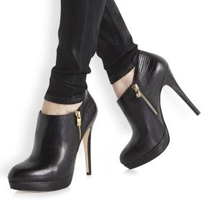 MICHAEL Kors
Black York Leather Ankle Booties