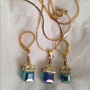 Earring pendants sets.