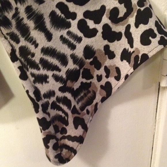 Leopard print button down NWOT - Picture 2 of 4
