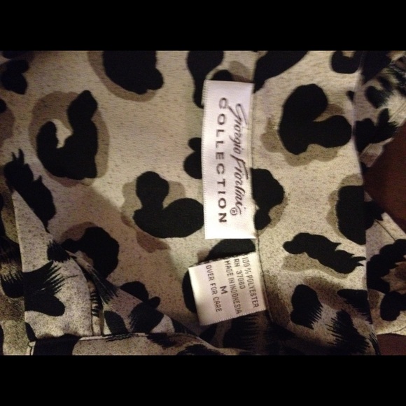 Leopard print button down NWOT - Picture 4 of 4