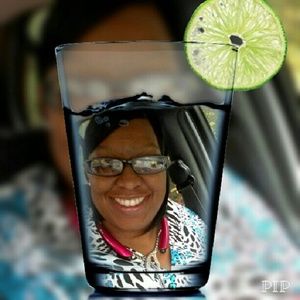 Meet your Posher, Latia