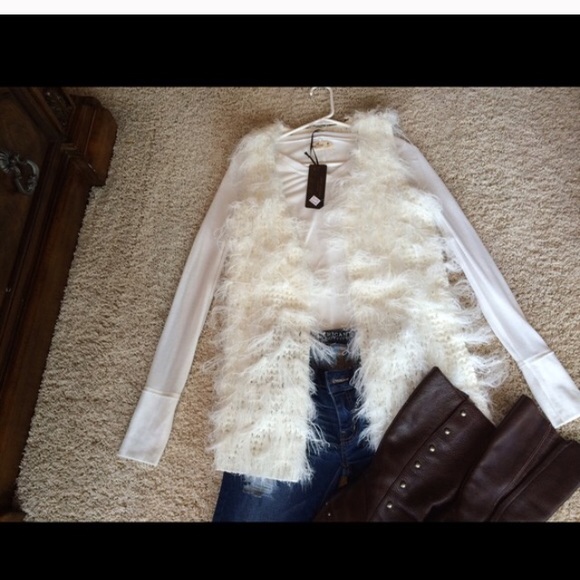 The softest sweater vest ever cream_3