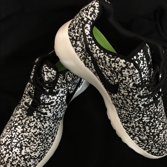 NEW NIKE ROSHE RUN 'OREO'