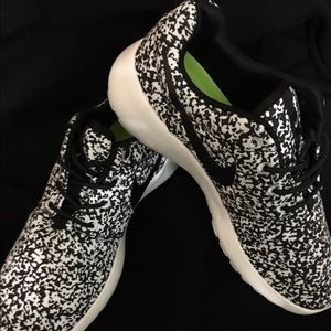 NEW NIKE ROSHE RUN 'OREO'