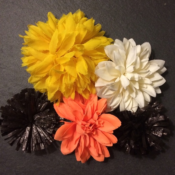 Fabric flower pin bundle
